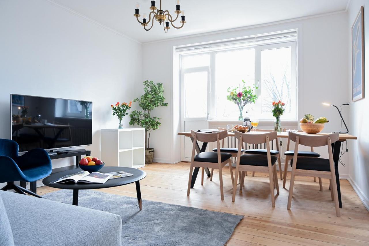 Spacious And Bright 2-Bedroom Apartment In Green Charlottenlund Exterior foto